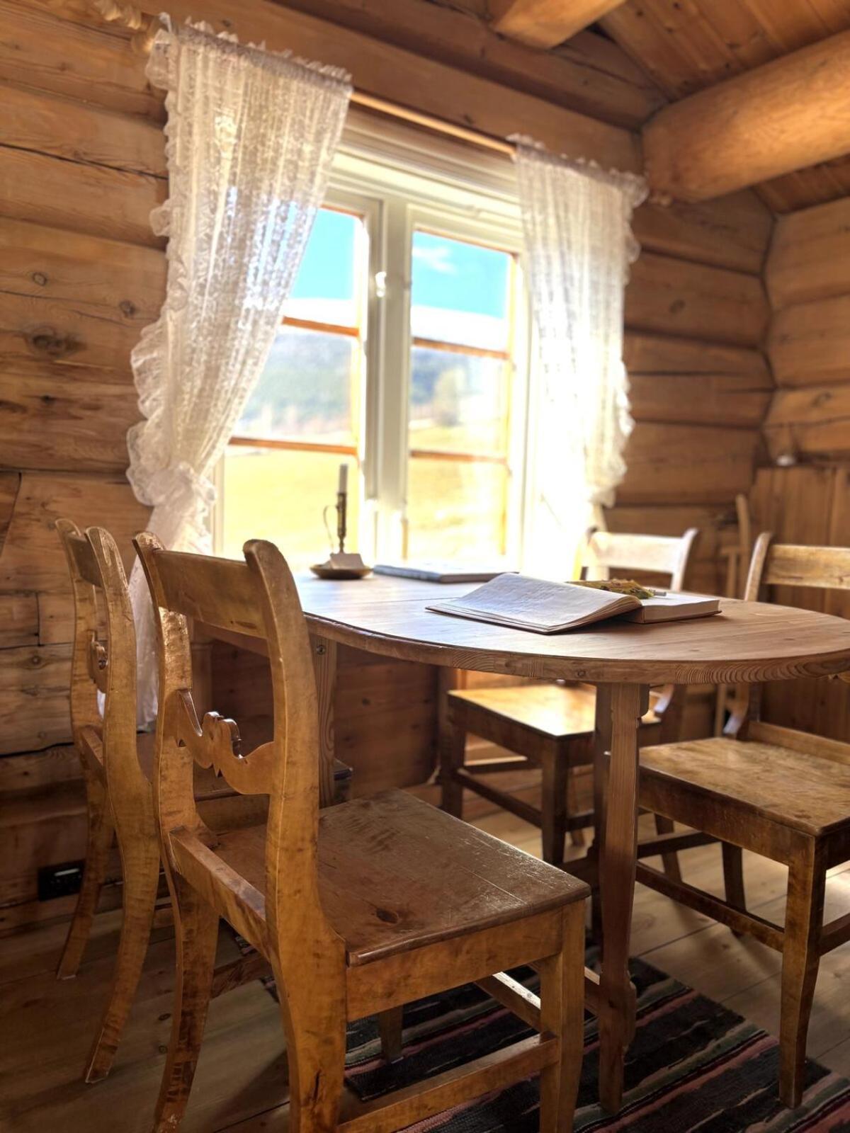 Stallen - Koselig Lite Hus Pa Gardstun Skjåk Buitenkant foto