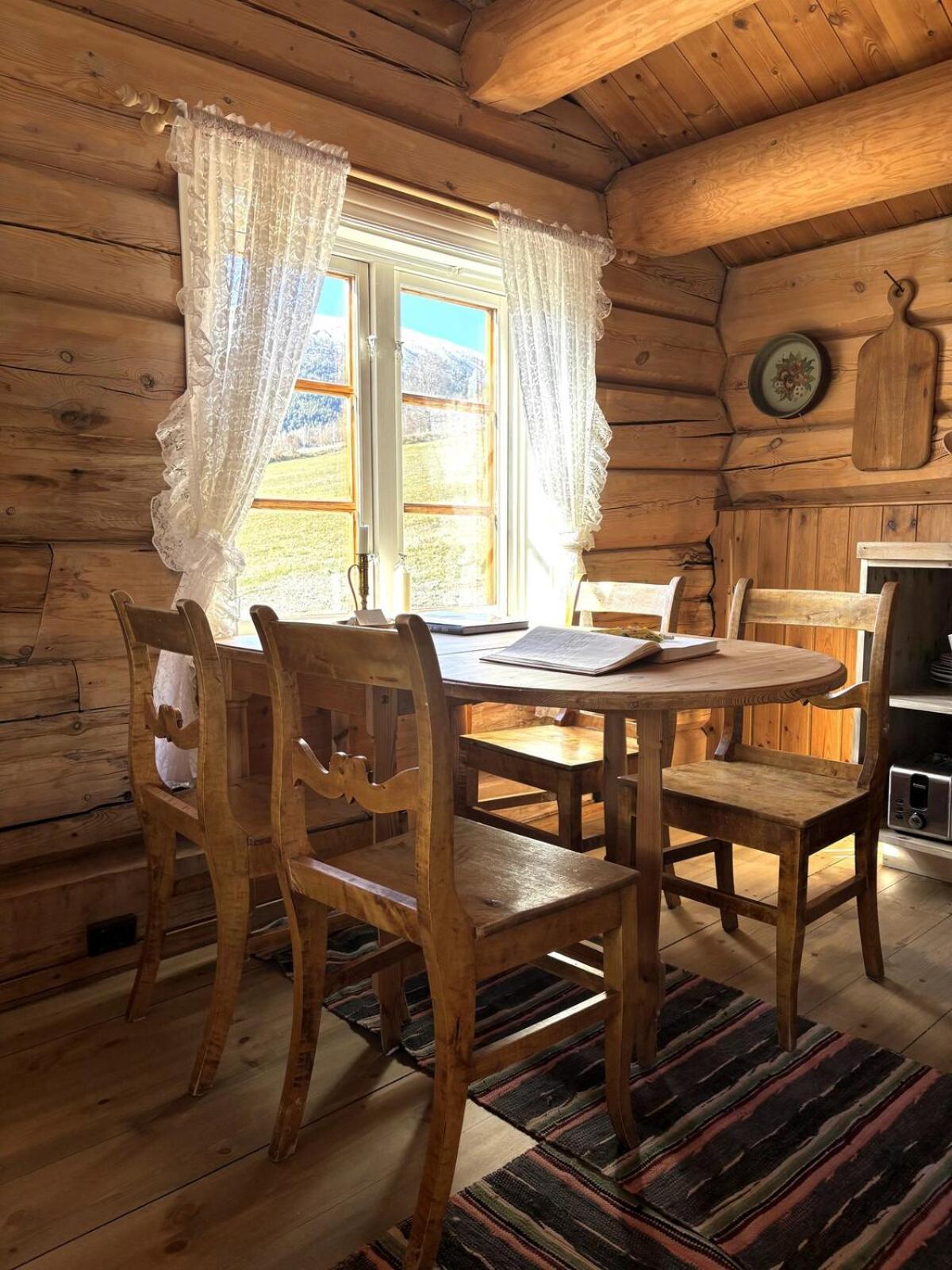 Stallen - Koselig Lite Hus Pa Gardstun Skjåk Buitenkant foto